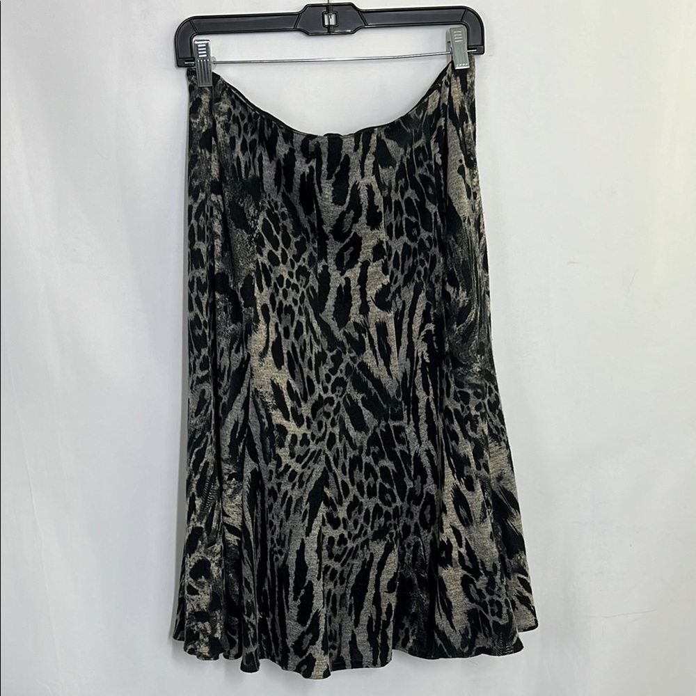 Leopard Print Women's Skirt A line with darts and fluttery hem - Picture 2 of 10